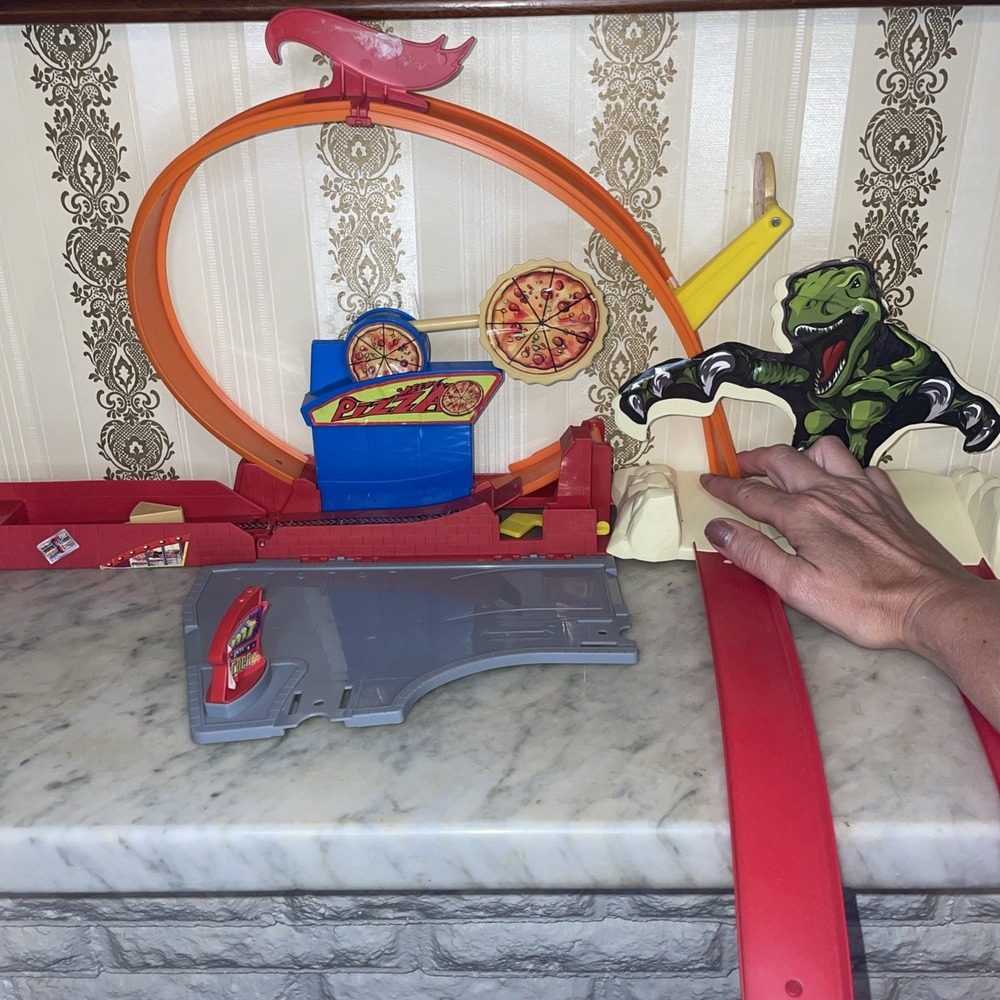 Random Hot Wheel Track Parts | Dinosaur Track & Speedy Pizza Playset‎ WORKS